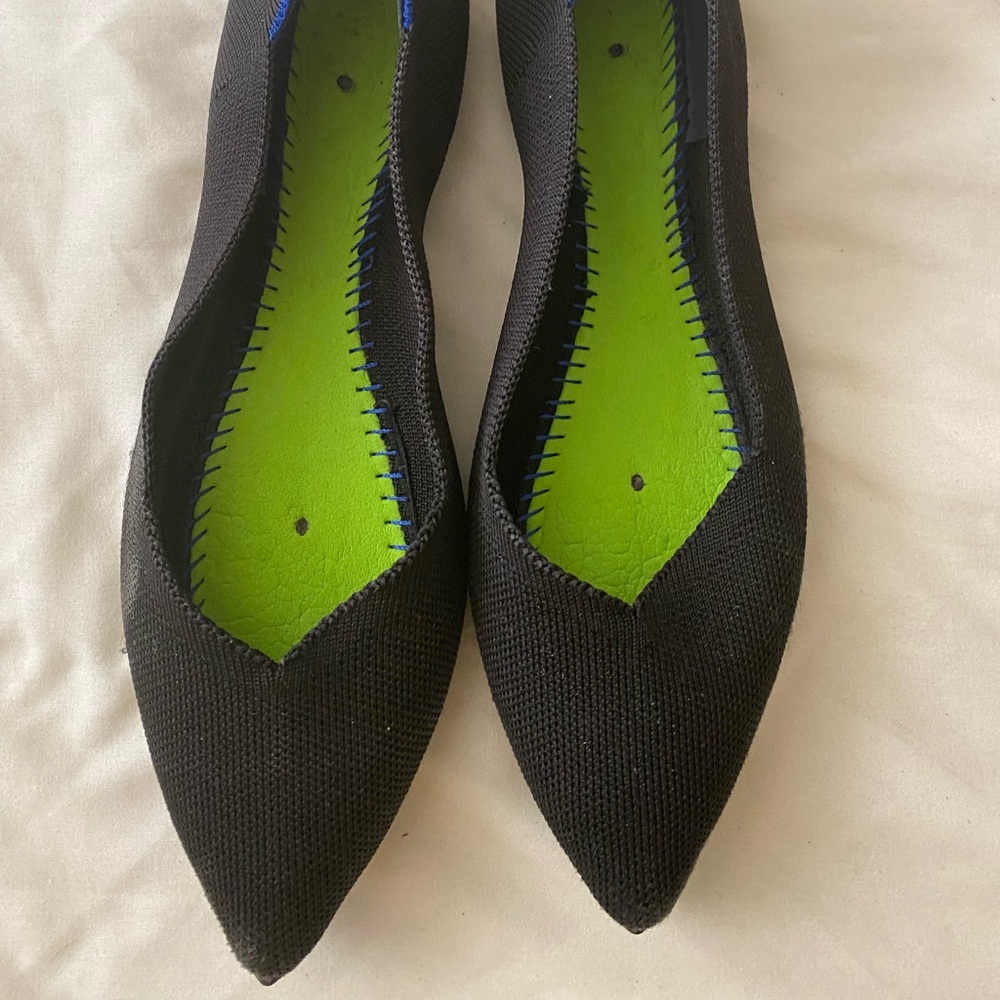 Rothy’s The Point in Black (Blue Halo)